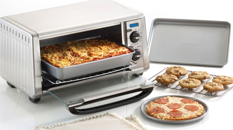 toaster oven with Faberware bakeware