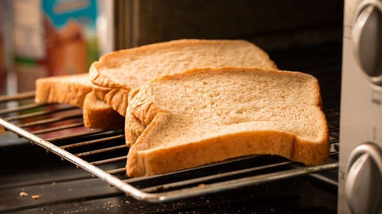 bread overlapped in toaster