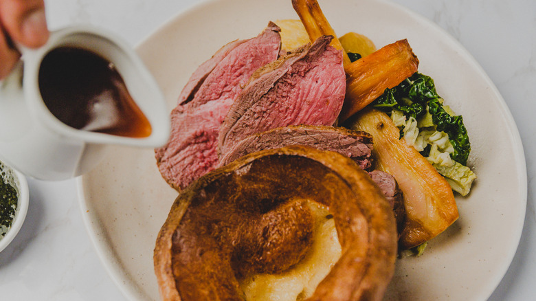 Roast beef with Yorkshire pudding, vegetables and gravy