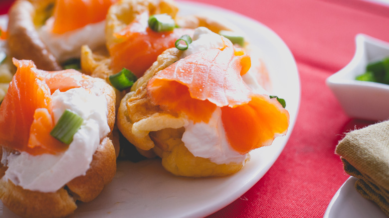 Yorkshire puddings with smoked salmon and sour cream