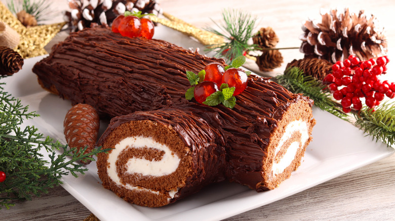 Yule log with filling on display