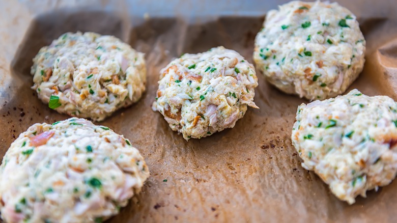 uncooked crab meat in cakes