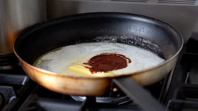 Butter sauce in pan with hot sauce