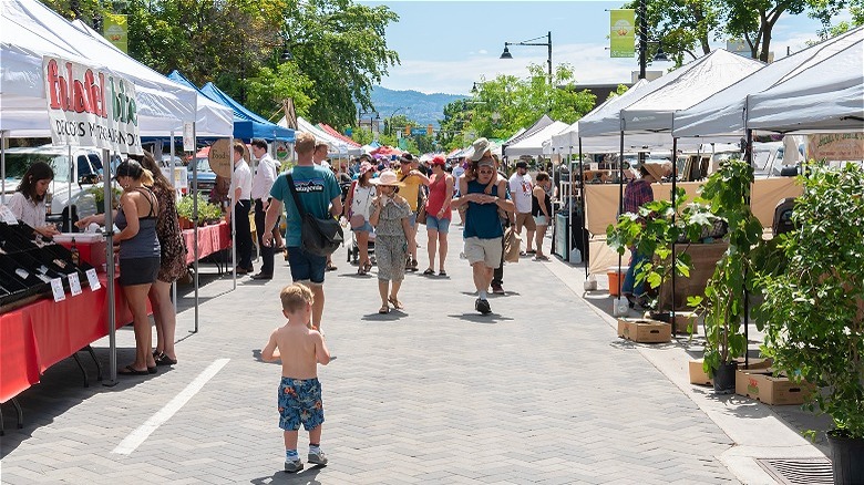 outdoor farmers market tents 