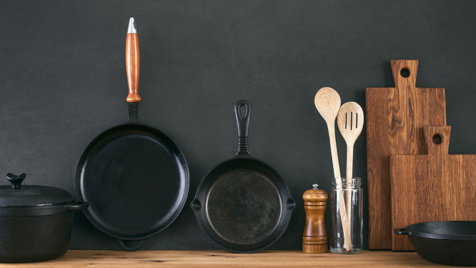 mistakes-you-re-making-when-storing-your-cast-iron-skillet