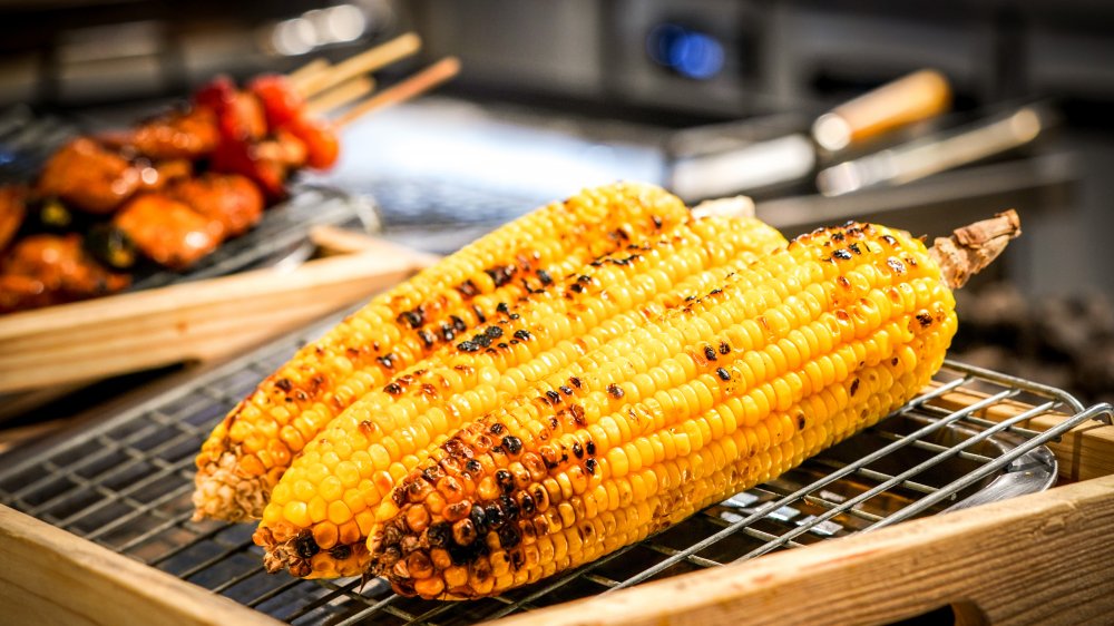grilling corn on the cob 