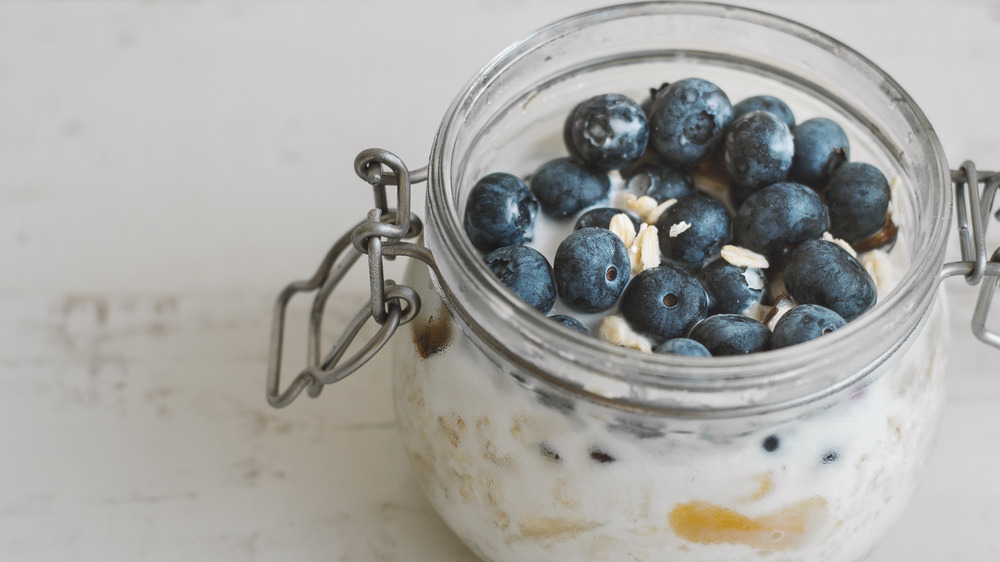 soaking oats in a jar