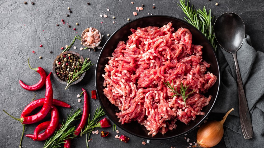 https://www.mashed.com/img/gallery/mistakes-youre-probably-making-with-ground-beef/intro-1593793901.jpg