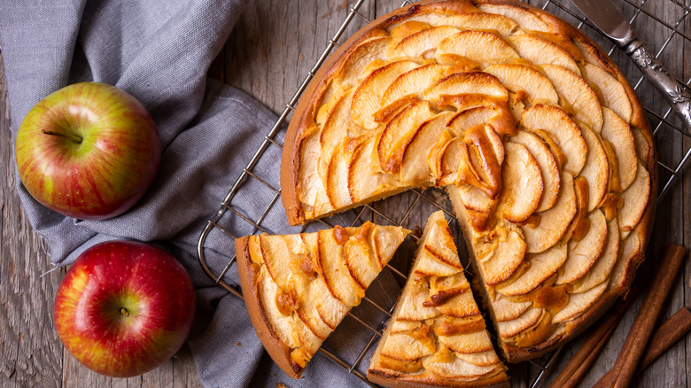 Sliced apple tart with apples