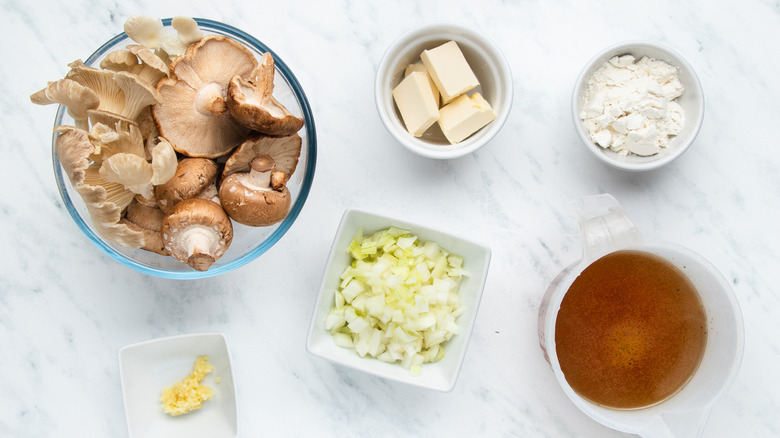 ingredients for mushroom gravy