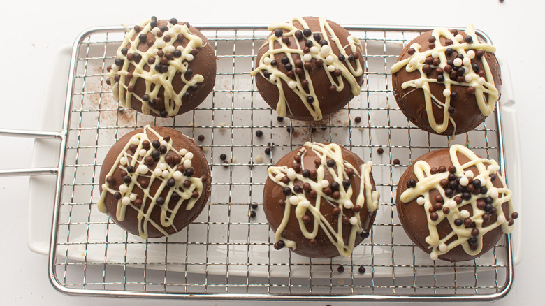 mocha bombs on cooling rack 