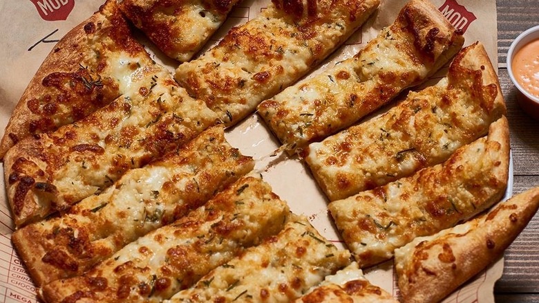 mod pizza's cheesy garlic bread