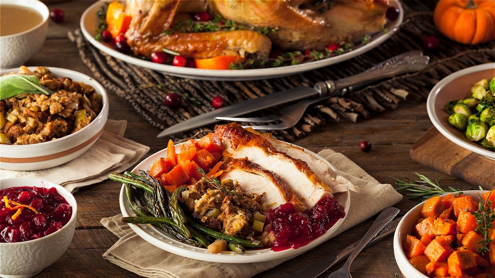 Most People Eat Thanksgiving Dinner Around This Time According To A Survey