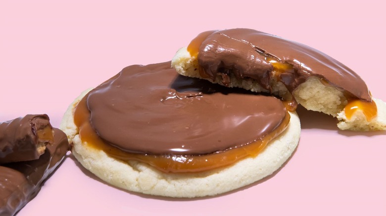 Chilled Twix cookie