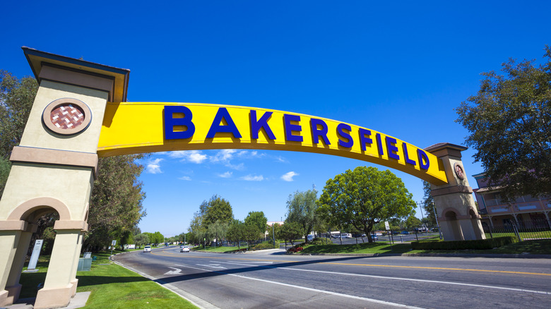 Bakersfield city sign