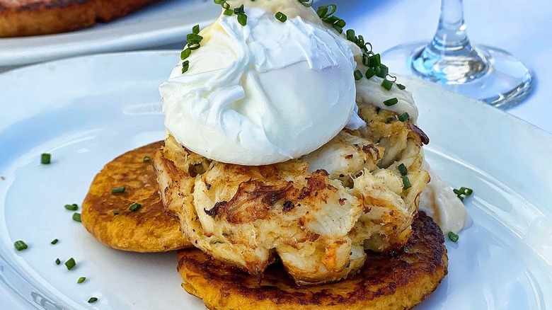 Crab cake Benedict