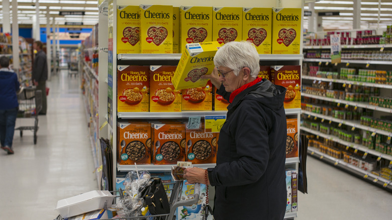 woman shopping for Cheerios