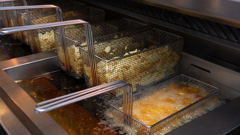 Restaurant deep fryers 