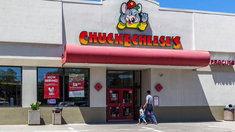 Chuck E. Cheese store front
