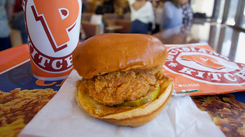 Popeye's spicy chicken sandwich 