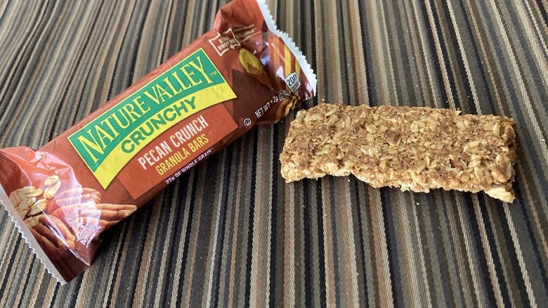 pecan crunch granola bar