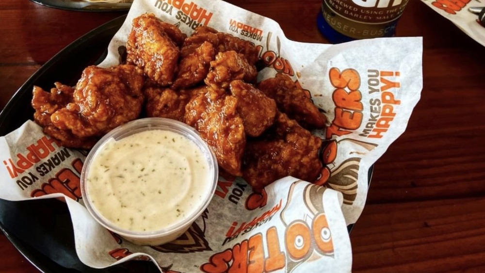 Hooters wings