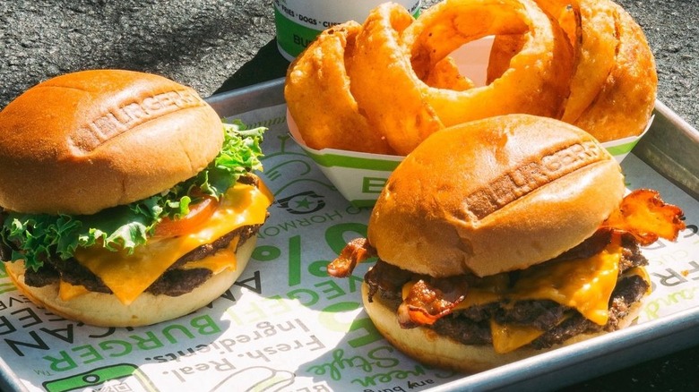 cheeseburgers onion rings tray burgerfi