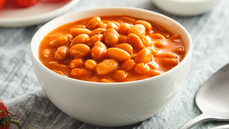 bowl of baked beans