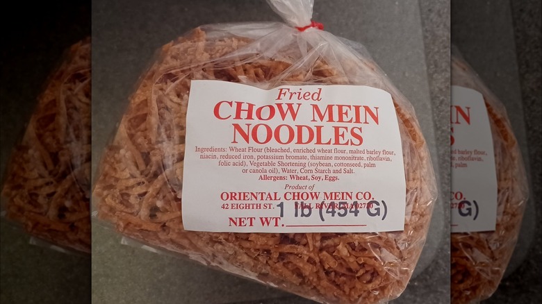 Hoo-Mee chow mein noodles