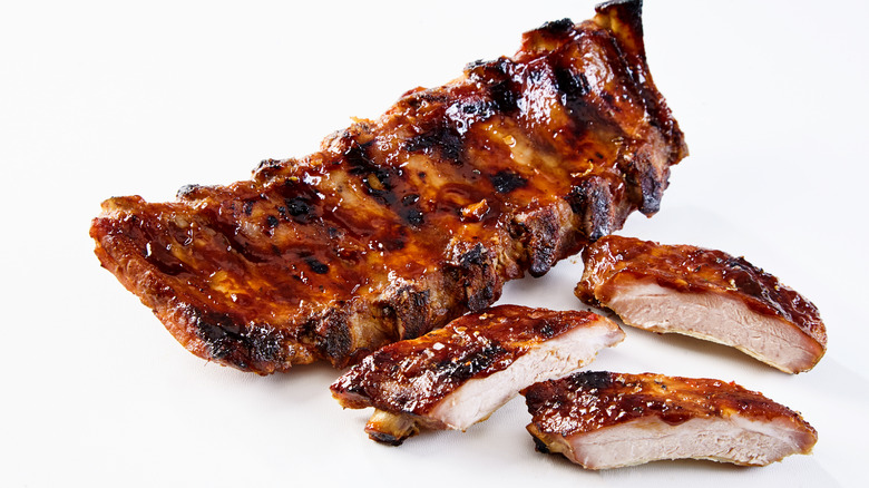 bbq ribs sliced