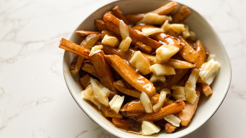 poutine with gravy and mozzarella cheese