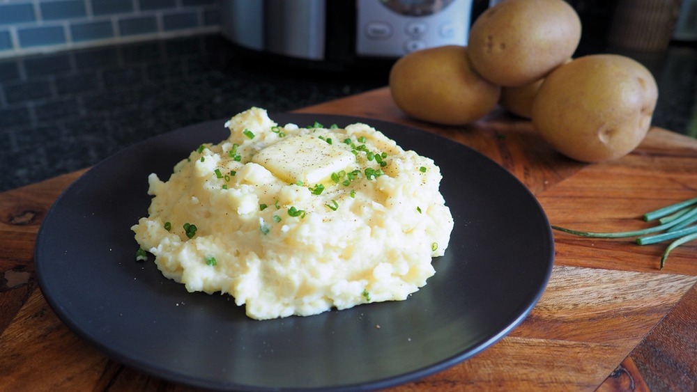 slow cooker mashed potatoes with butter and herbs