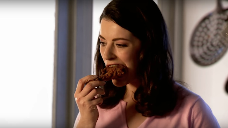 Nigella eating chicken