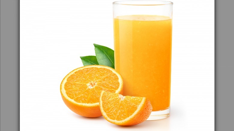 orange juice next to an orange