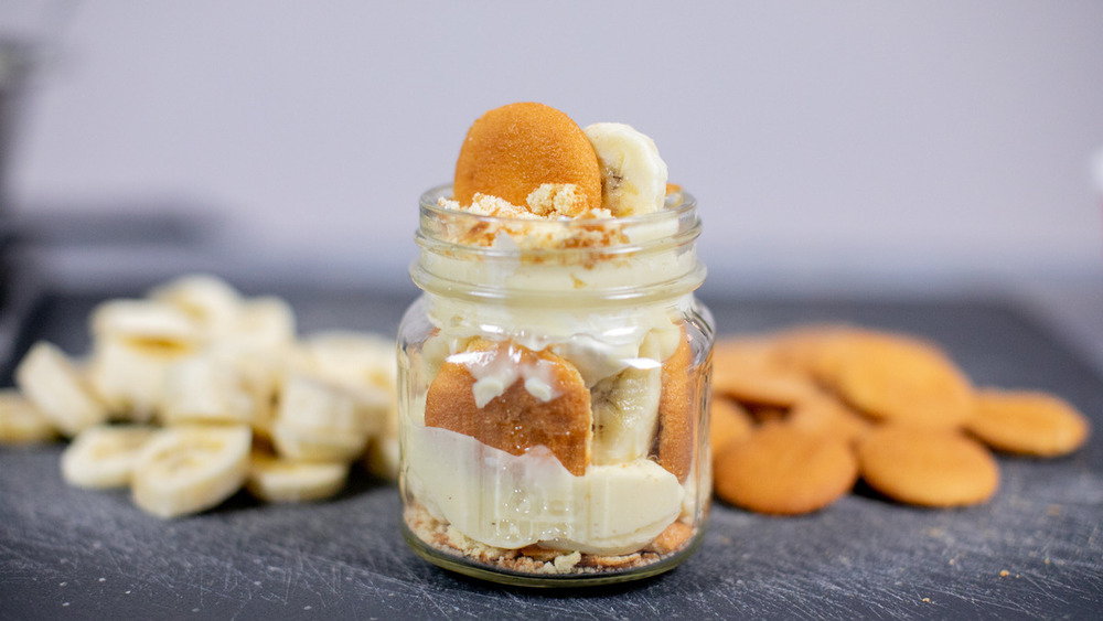 No-bake banana pudding in a mason jar