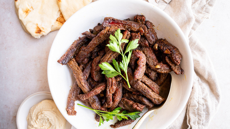 beef slices with parsley