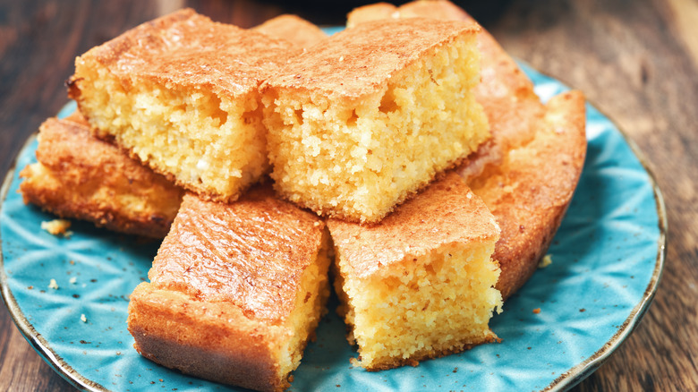 plate of cornbread