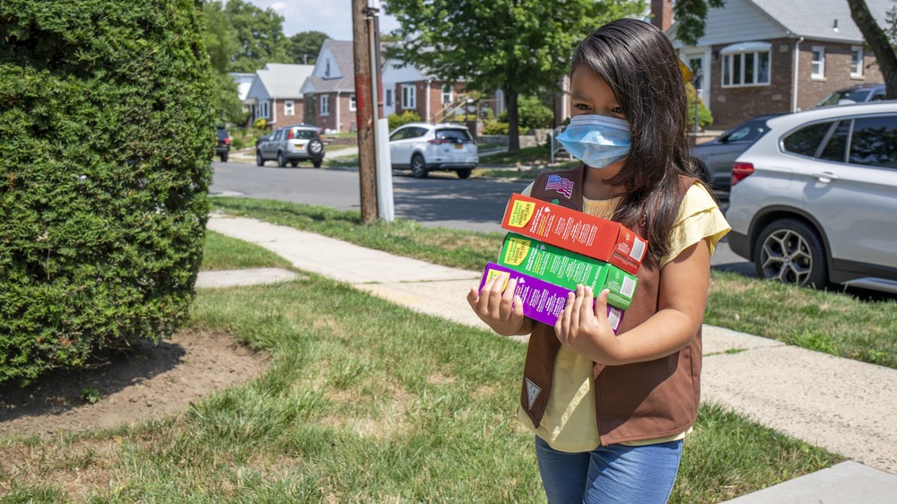 Girl Scout bearing cookies