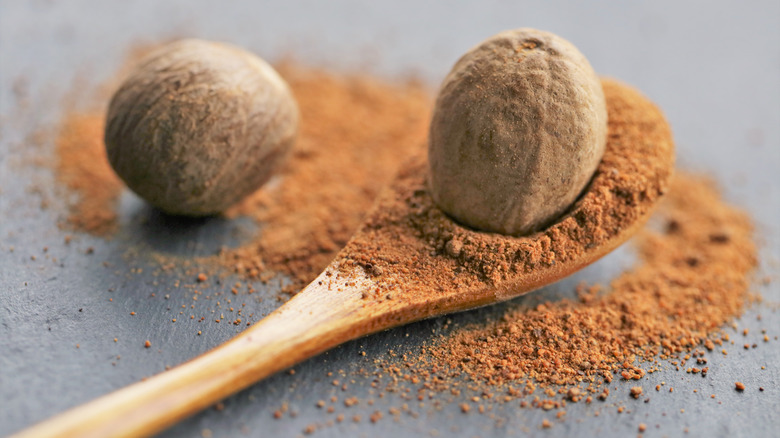 Whole and ground nutmeg . 