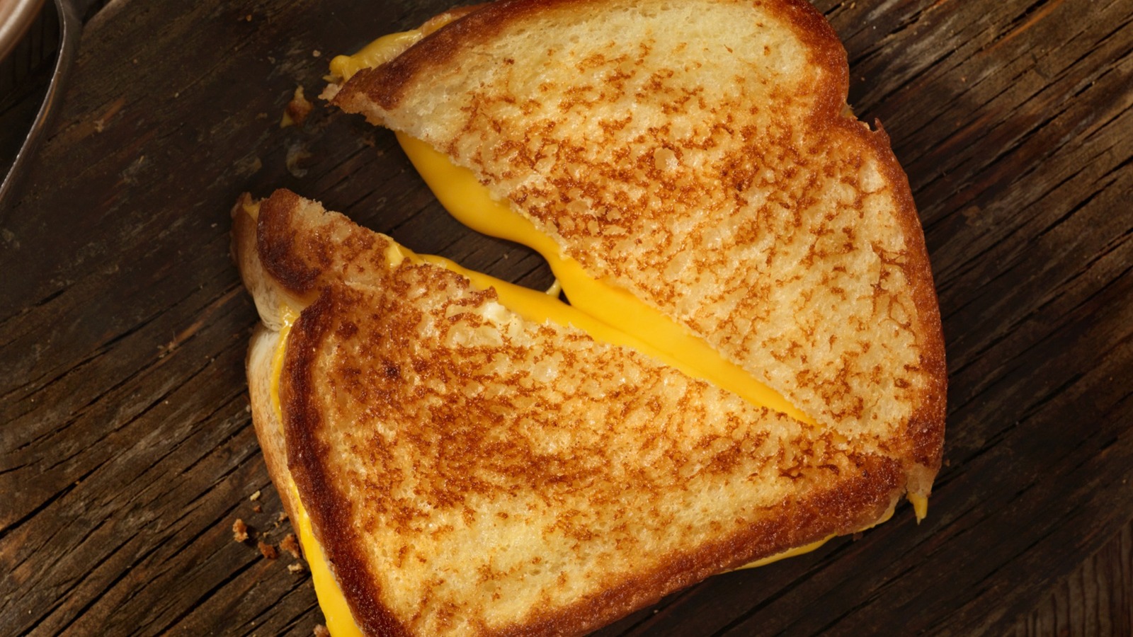 nutritional-yeast-is-the-secret-ingredient-to-upgrade-grilled-cheese