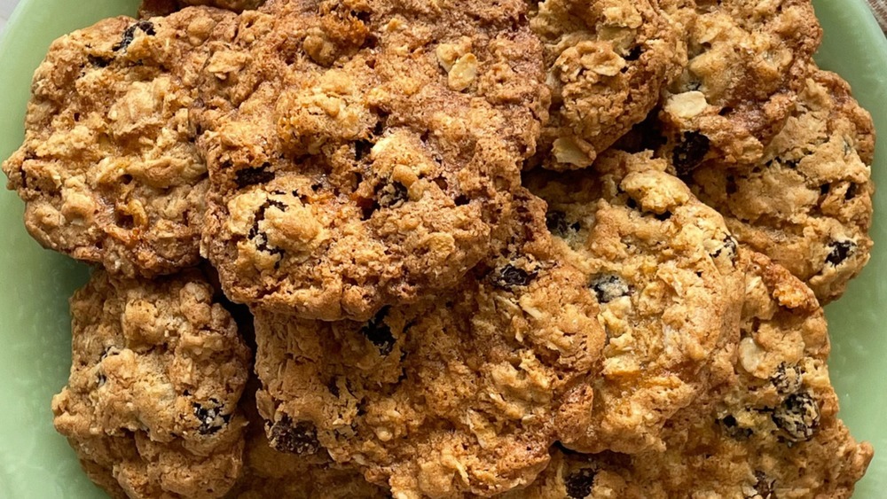 Oatmeal raisin cookies