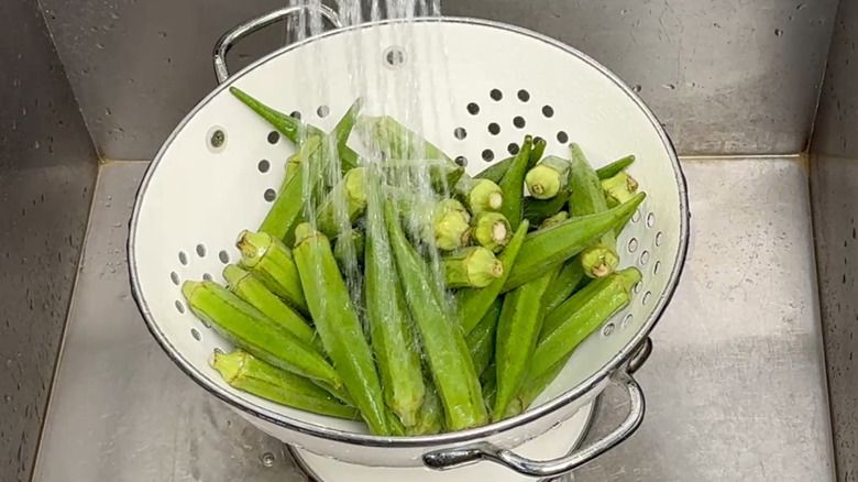 washing okra in sink