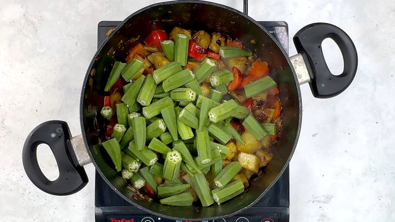 okra in pan