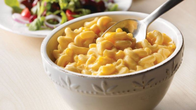 bowl of mac n cheese 