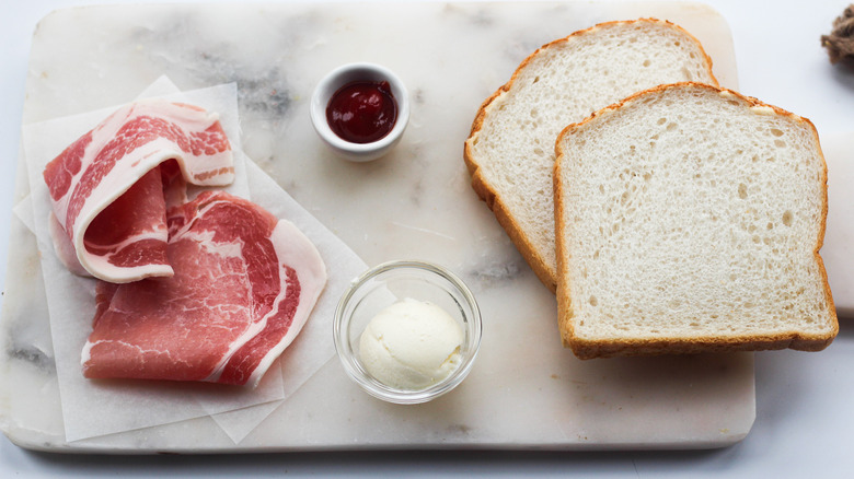 ingredients for an Old-Fashioned Bacon Butty