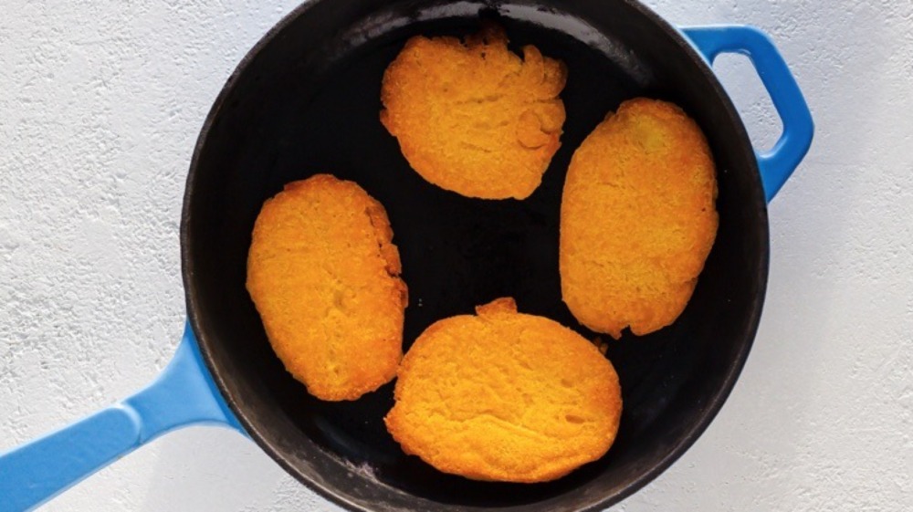 Finished old-fashioned corn pone cooked in a skillet