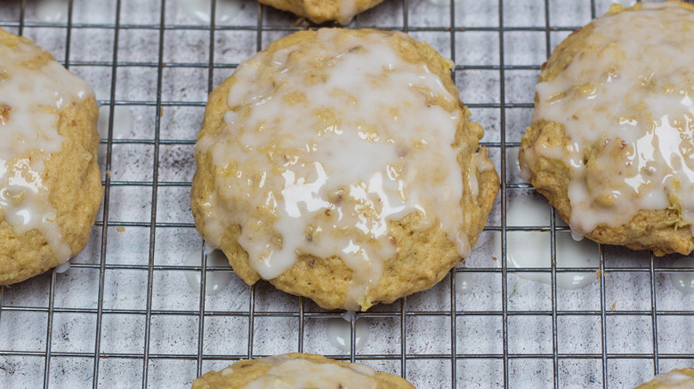 icing on pineapple drop cookies