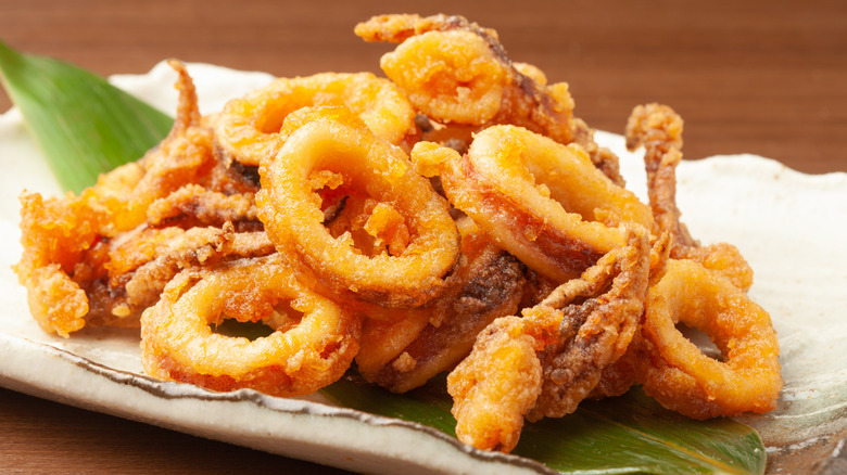 plate of fried calamari