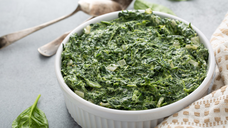 bowl of creamed spinach