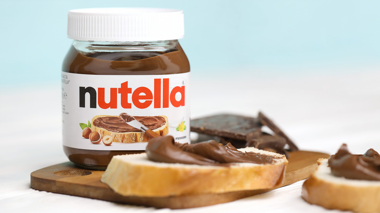 Nutella jar and bread